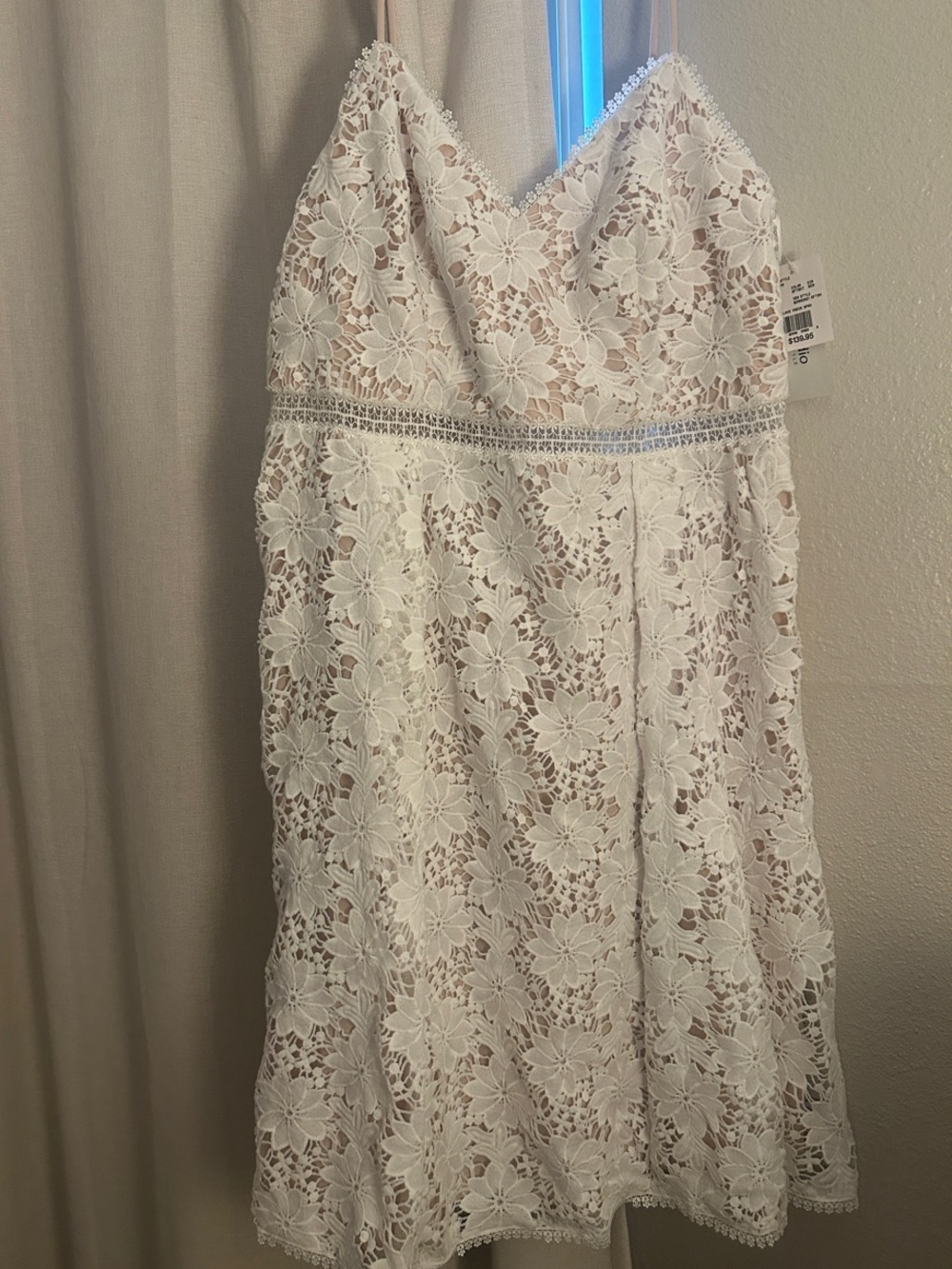 David’s Bridal White Lace Spaghetti-Strap Wedding Dress